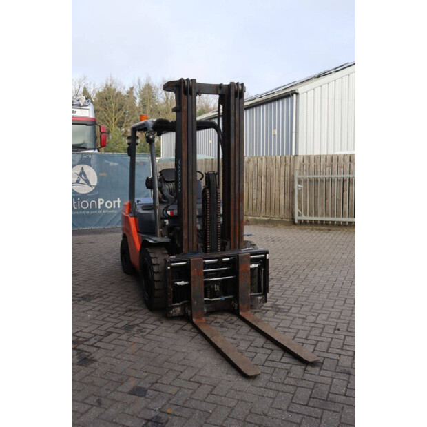 2016 Toyota 02-8FGF30-46417888