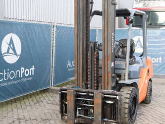 2016-toyota-02-8fgf30-1439471-46417890