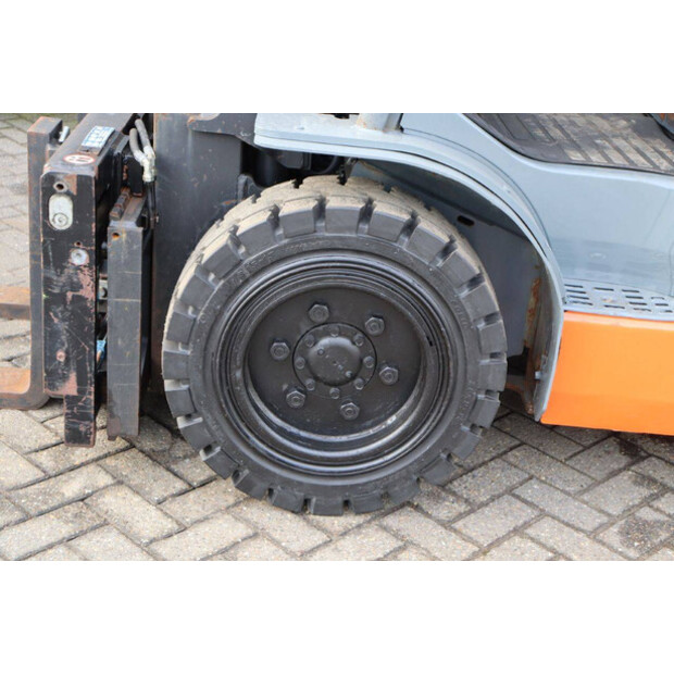 2016 Toyota 02-8FGF30-46417895