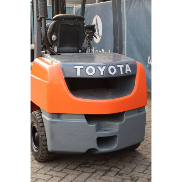 2016 Toyota 02-8FGF30-46417898