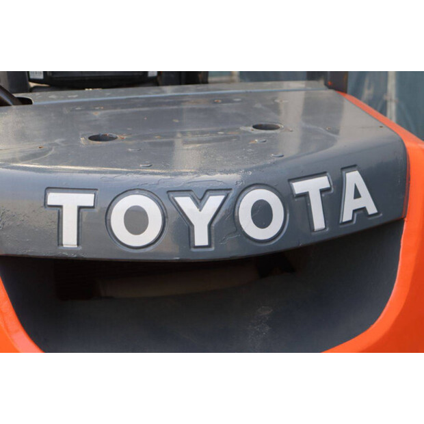 2016 Toyota 02-8FGF30-46417899