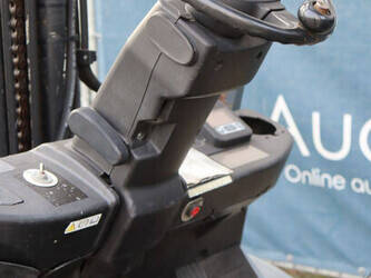 2016-toyota-02-8fgf30-1439471-46417904