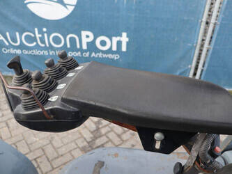 2016-toyota-02-8fgf30-1439471-46417911