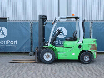 2015-cesab-m330d-1439473-46417957