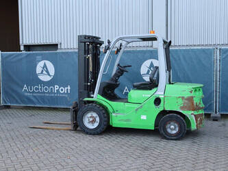 2015-cesab-m330d-1439473-46417958