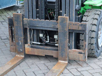 2015-cesab-m330d-1439473-46417966