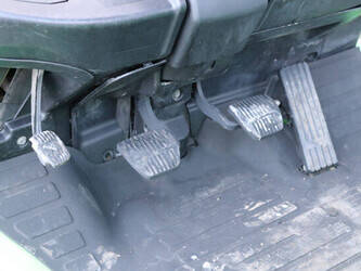 2015-cesab-m330d-1439473-46417978