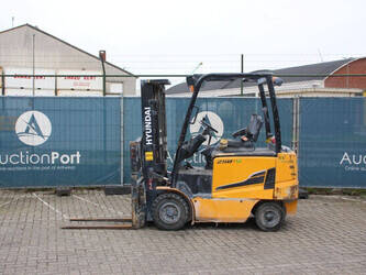 2019-hyundai-25b-9-1439476-46418059