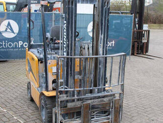 2019-hyundai-25b-9-1439476-46418063