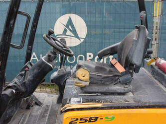 2019-hyundai-25b-9-1439476-46418079