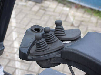 2004-linde-e18c-02-1439481-46418171