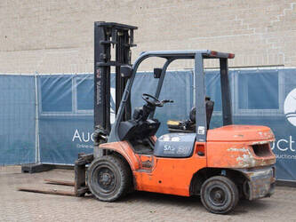 2002-toyota-02-7fdf30-1439501-46418632