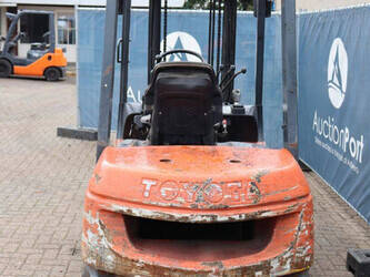 2002-toyota-02-7fdf30-1439501-46418634