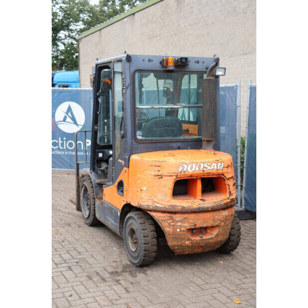 2013 Doosan D30S-5-46418776