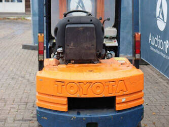 1992-toyota-02-5fd-15-1439508-46418887