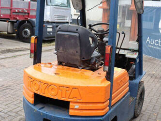 1992-toyota-02-5fd-15-1439508-46418888