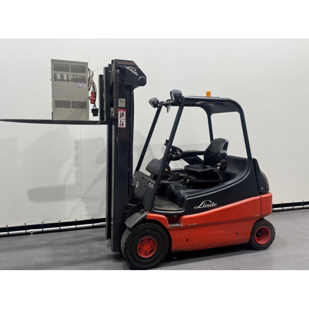 2006 Linde E25-02-46419400