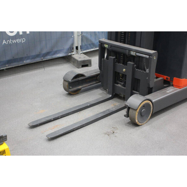 2005 ليندي R14-46419616