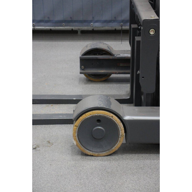 2005 ليندي R14-46419619