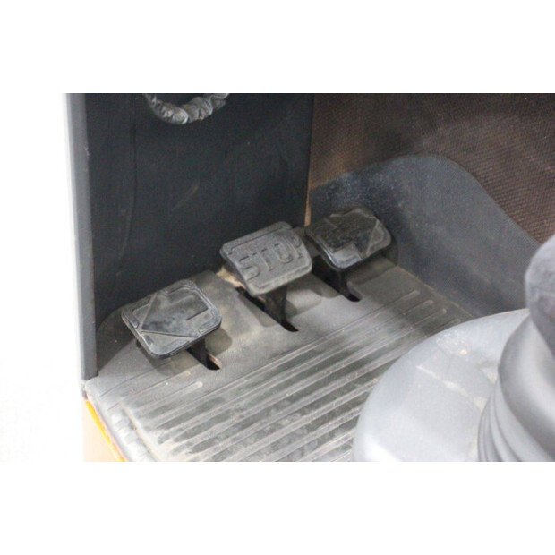 2005 ليندي R14-46419623