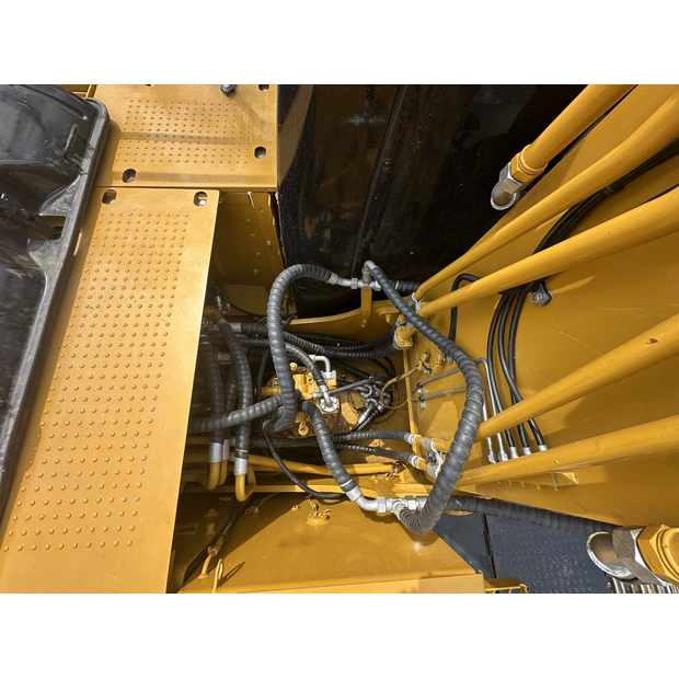 2025 Caterpillar 323D2L-46434056