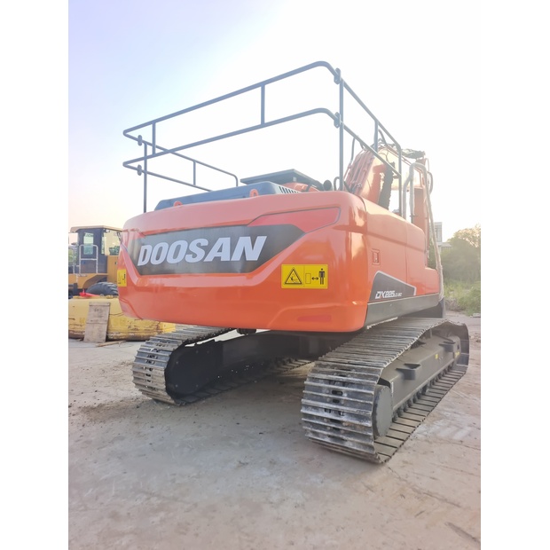 2024 Doosan DX225LC-9C-46434115