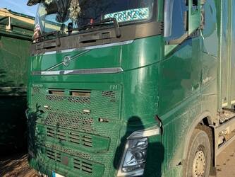 صورة ل شاحنات مسطحة فولفو FH540