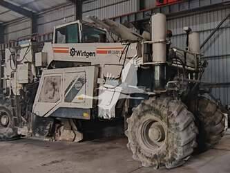 صورة ل ماكينات إصلاح الطرق 2001 فيرتجين WR2500