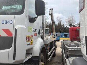 2011-renault-premium-1439990-46451446