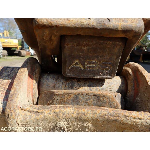 2013 Hitachi ZX135-46451811