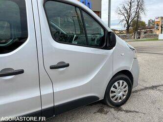 2015-renault-trafic-1440018-46451852