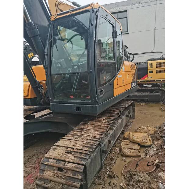 2020 Hyundai 220LVS-46452357