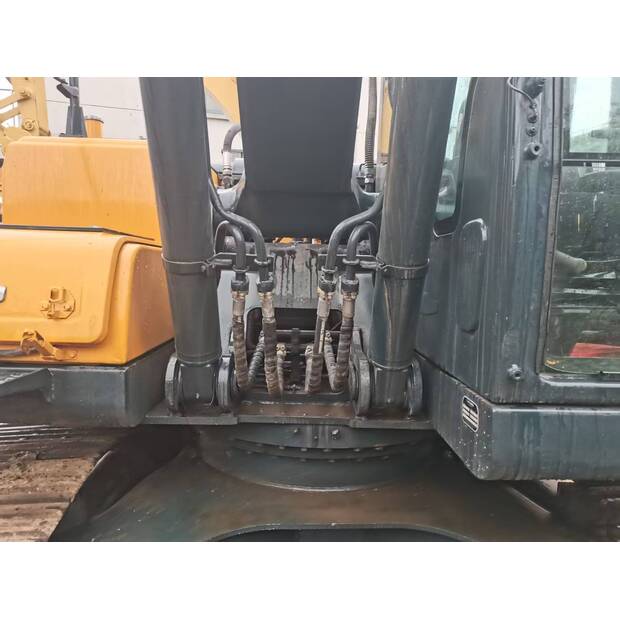 2020 Hyundai 220LVS-46452360