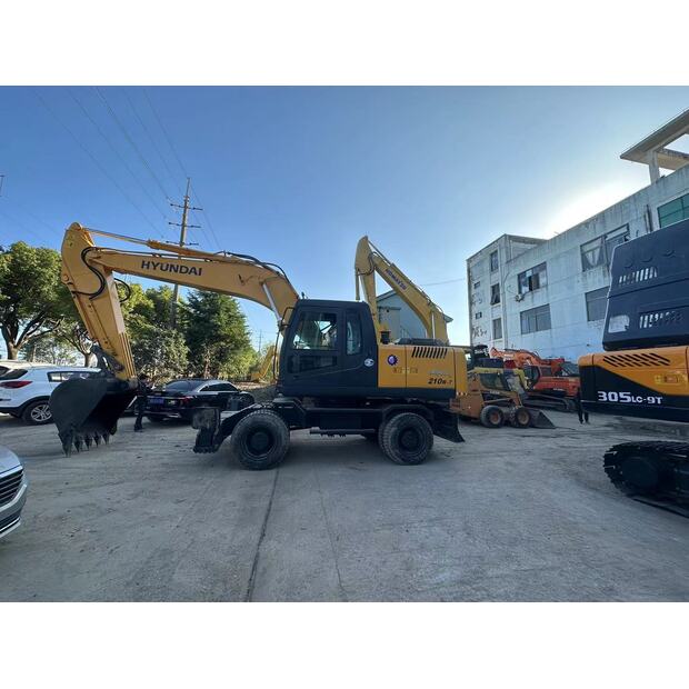 2020 Hyundai 210-46452366