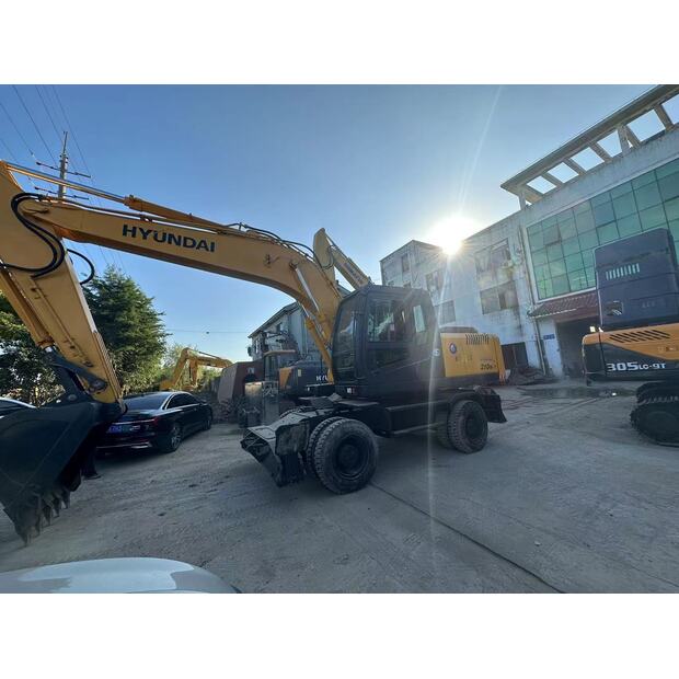 2020 Hyundai 210-46452367