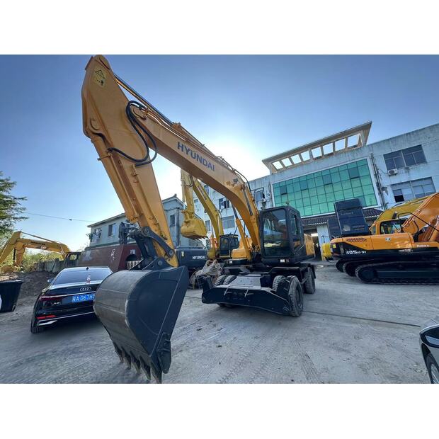 2020 Hyundai 210-46452368