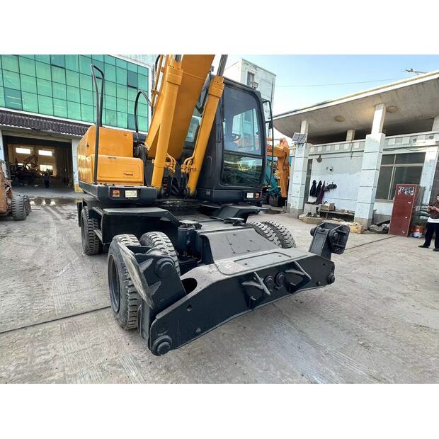 2020 Hyundai 210-46452370