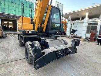 2020-hyundai-210-46452370