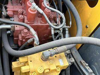 2020-hyundai-210-46452371