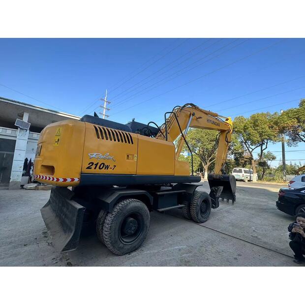 2020 Hyundai 210-46452374