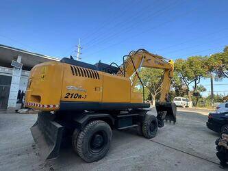 2020-hyundai-210-46452374