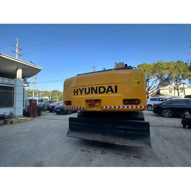 2020 Hyundai 210-46452375