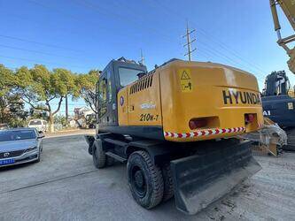 2020-hyundai-210-46452376