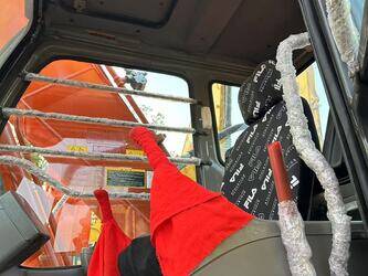 2021-hitachi-zx200-6-1440064-46452859