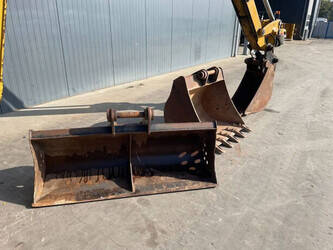 2017-caterpillar-432f2-1440099-46453369