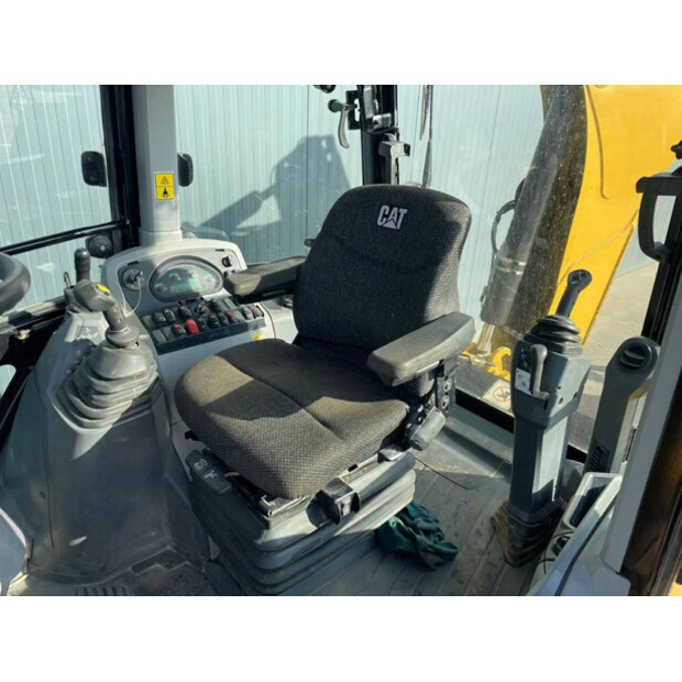 2017 Caterpillar 432F2-46453376