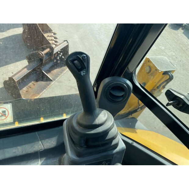 2017 Caterpillar 432F2-46453377