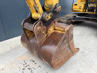 2016-caterpillar-320fl-1440257-46455025