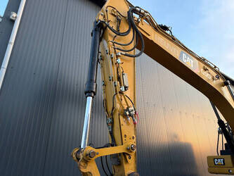 2019-caterpillar-323-1440258-46455080