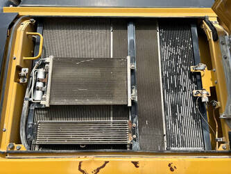 2017-caterpillar-352f-1440263-46455342